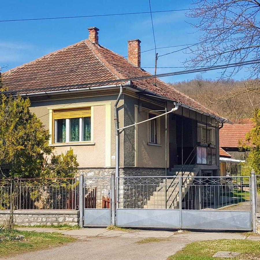 Garan Guesthouse Jósvafő Exteriör bild